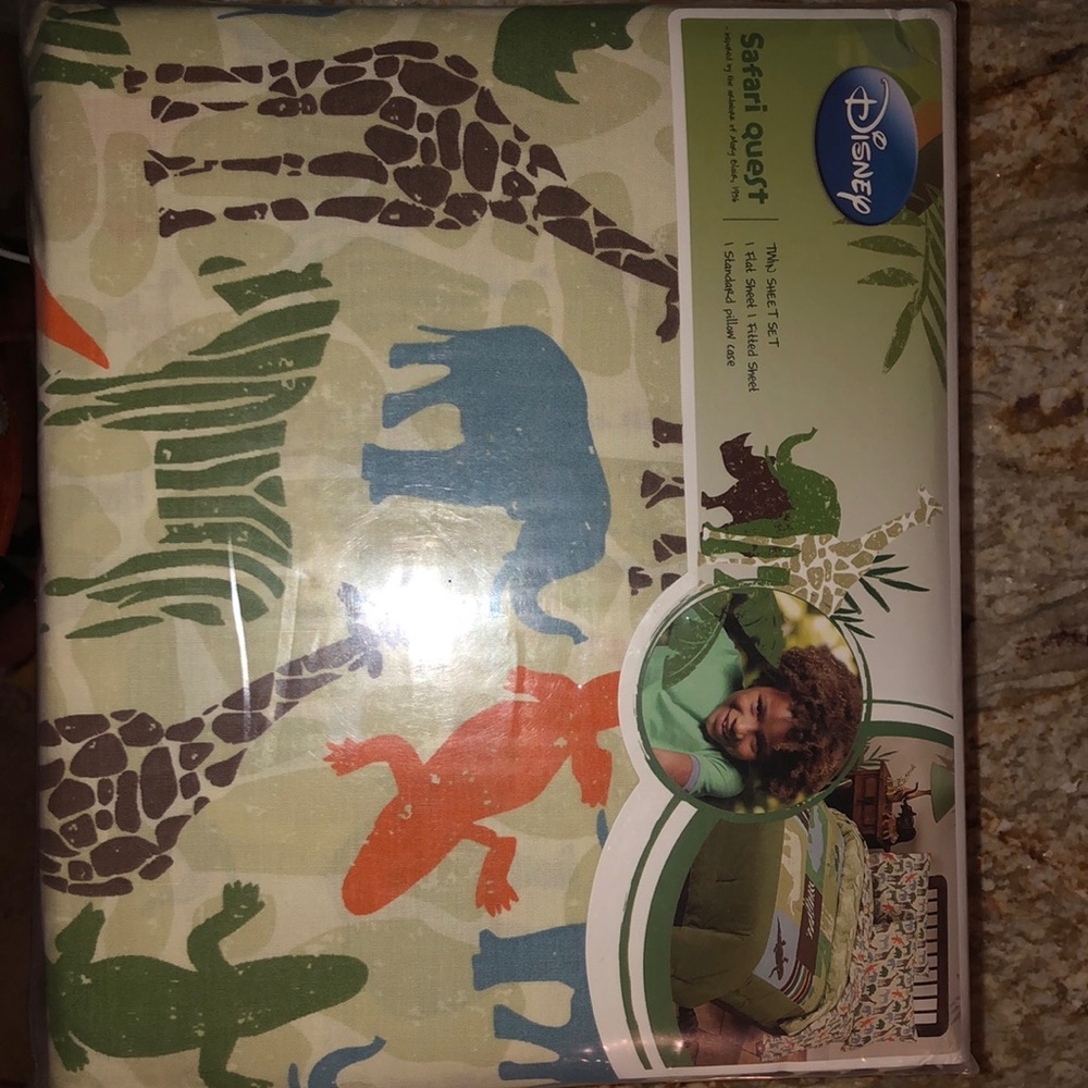 A brand new twin sheet set, Safari quest design